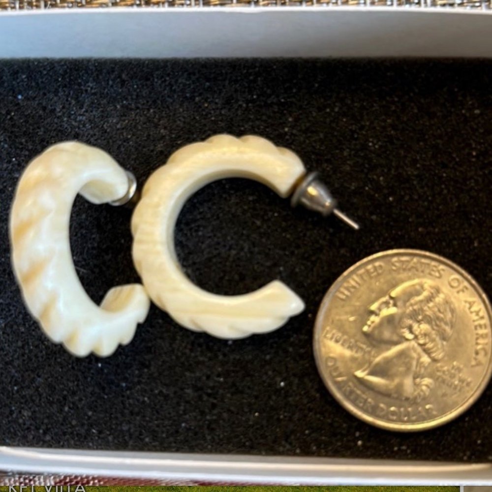 Vintage  Genuine Ivory Carved Bone Hoop Earrings